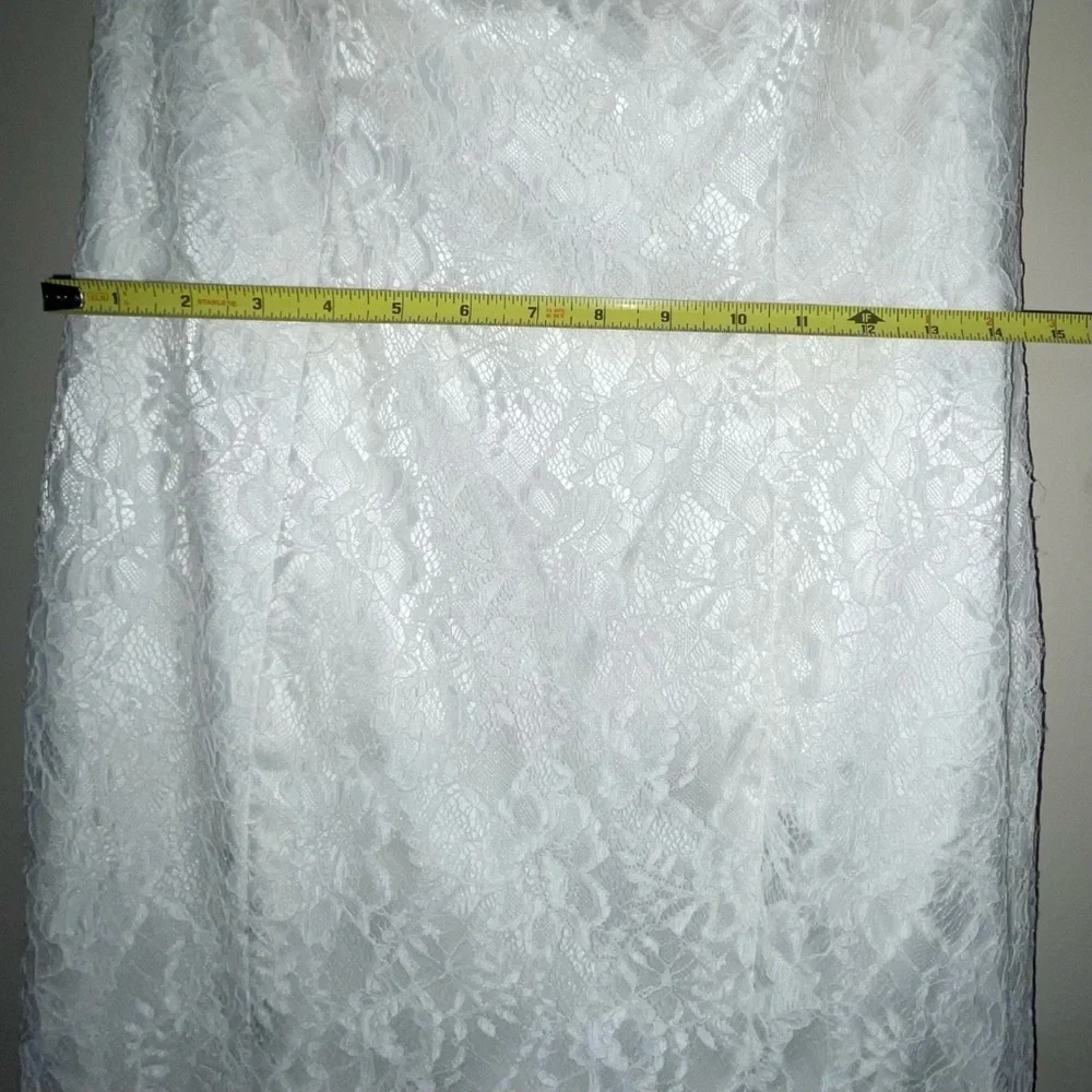 Elegant White Lace Dress - Picture 6 of 9